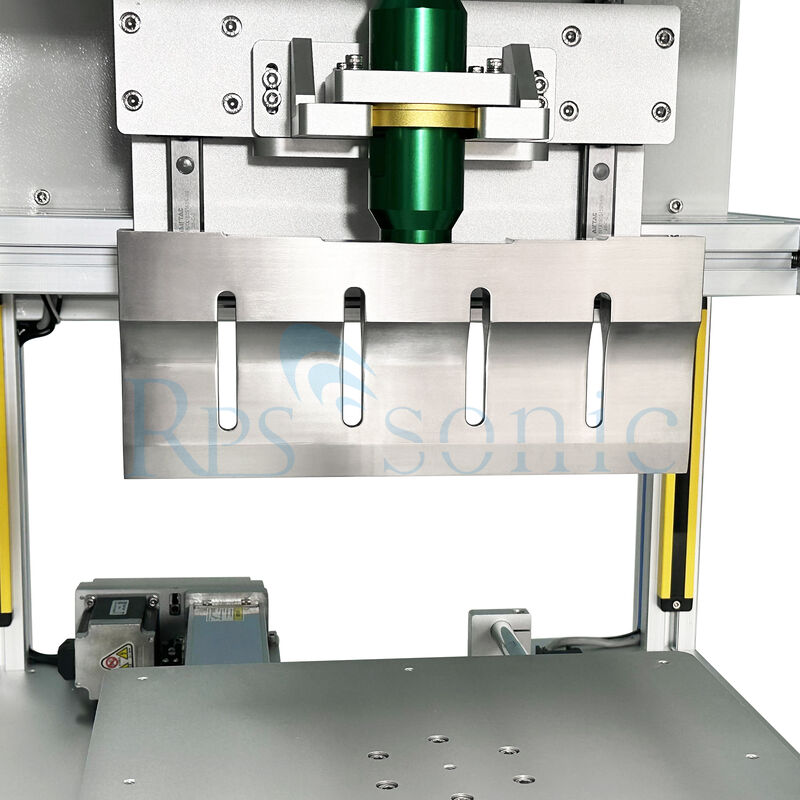 Sistema di taglio delle torte ad ultrasuoni semiautomatico ad alta efficienza coltello ad ultrasuoni per macchina da forno